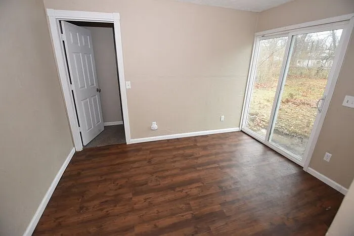 1326 Eastbrook Dr — Photo 8