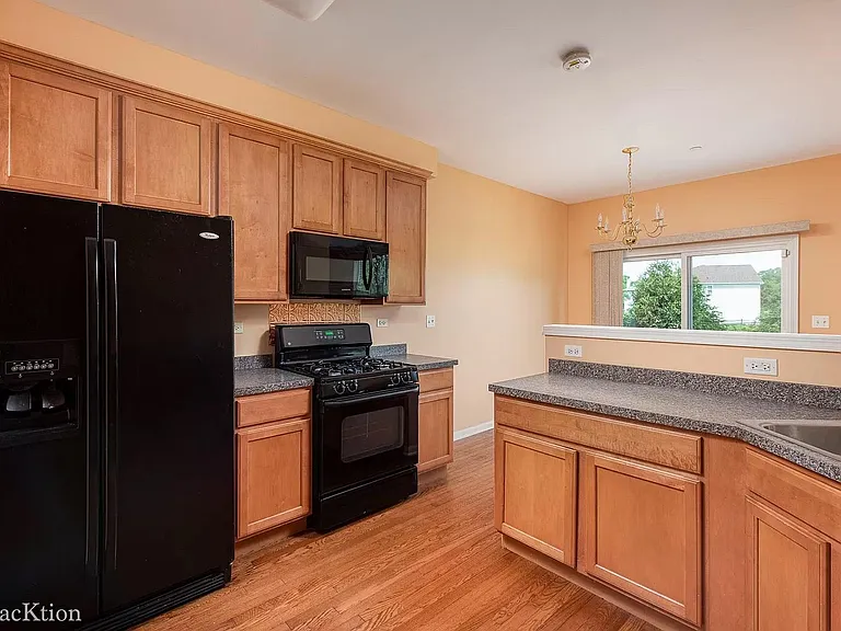 1584 Yellowstone Dr — Photo 7