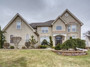 24 Valley Wood Dr, Somerset, NJ 08873