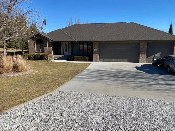 3425 E Cedar Hills Dr, Kearney, NE 68845