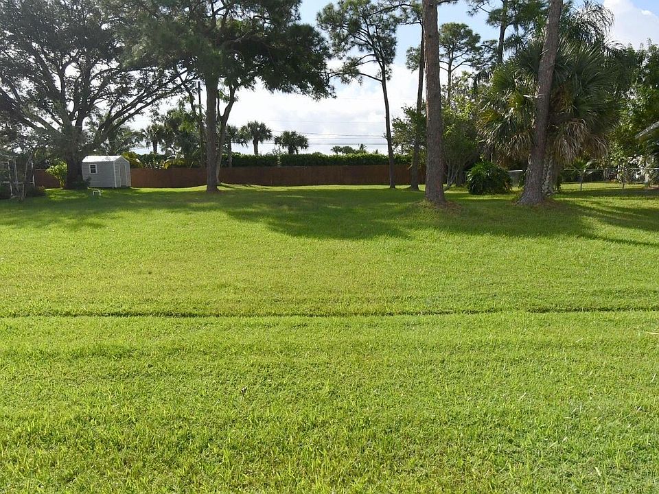 1st image of 750 SE Karrigan Terrace
