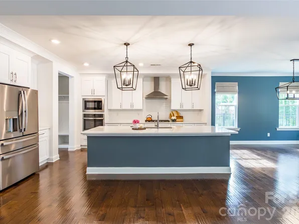 111 Sills Creek Ln, Mooresville, NC 28115