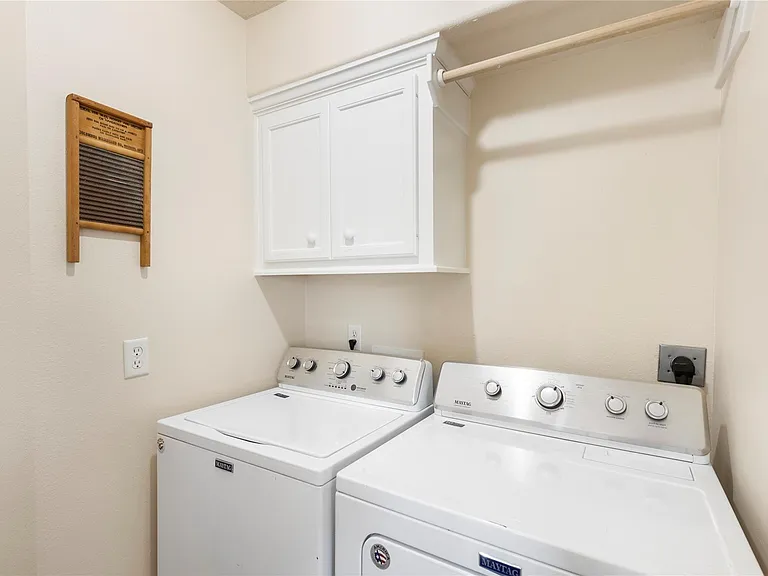 207 Foster St — Photo 14