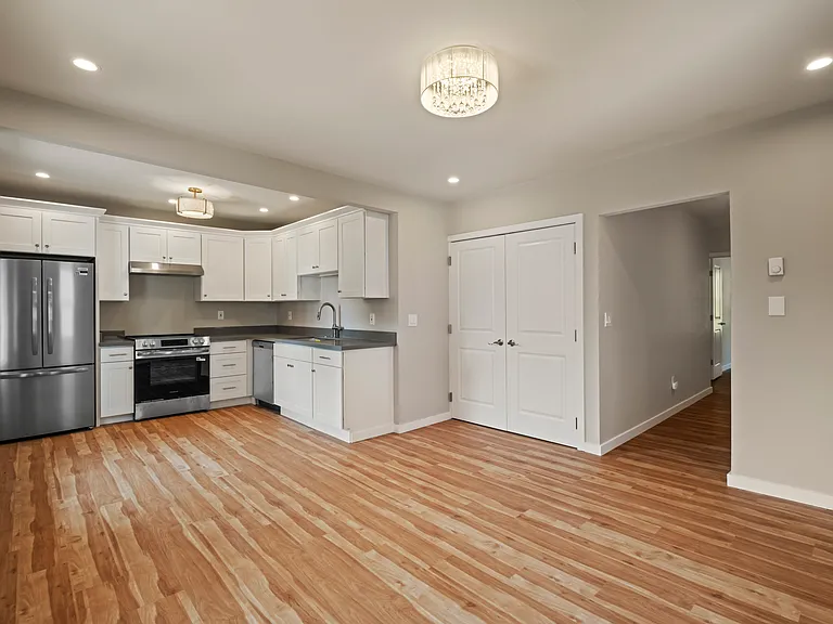 955 23rd Ave — Photo 3