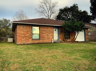 421 S Chenango St, Angleton, TX 77515