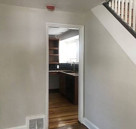 3rd image of 31 N Dundalk Ave