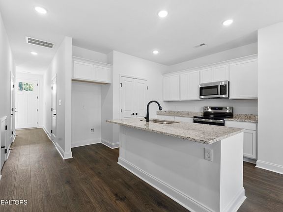 5th image of 1704 Bennett Village Dr
