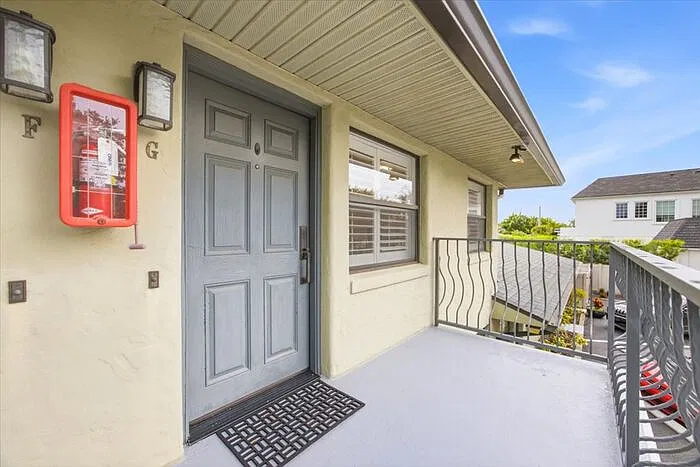 2 bed, 1.0 bath, 709 sqft, $2,300 — Photo 4