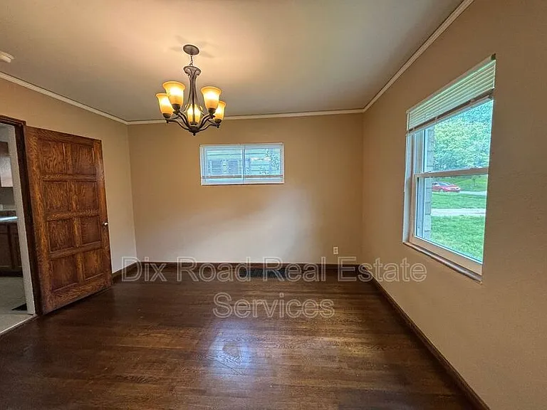 1927 Burroughs Dr — Photo 11