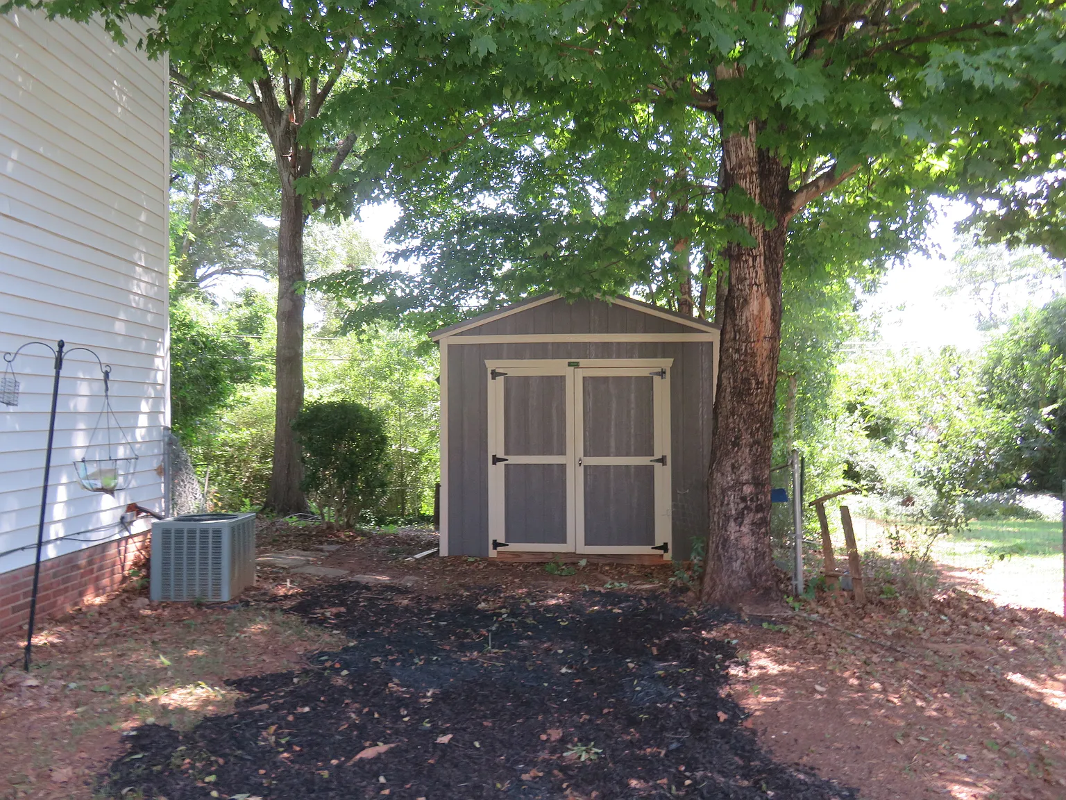 2 bed, 1.5 bath, 1037 sqft, $1,350 — Photo 2