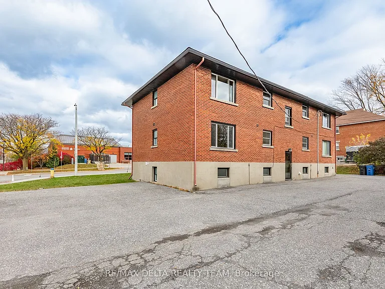 416 Dovercourt Ave #1 — Photo 13