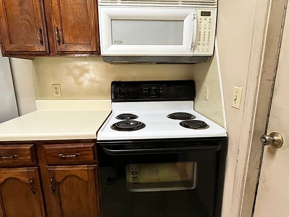 4th image of 1046 W Catalpa St #1046