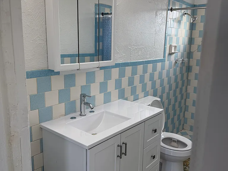 2704 S Avenue B #4 — Photo 11