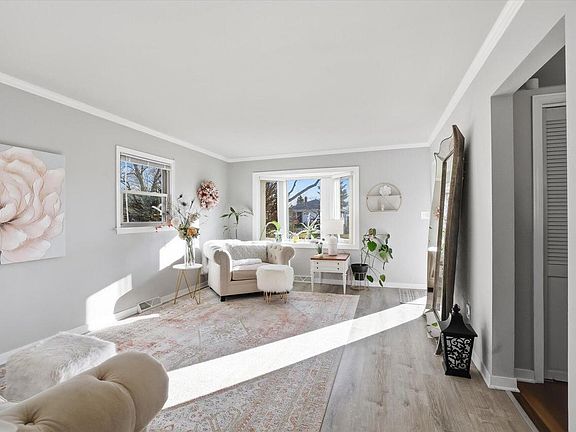 5th image of 2604 Grove AVENUE