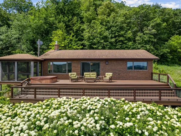 39069 Karen Ct, Winona, MN 55987