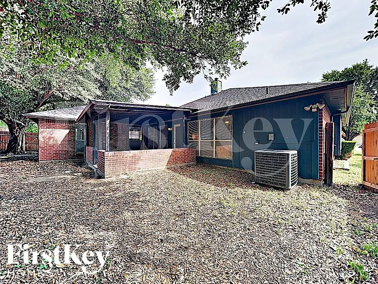 4949 Oak Hollow Dr — Photo 15