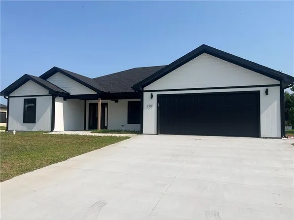 2101 E Cow Creek Ln, Pittsburg, KS 66762