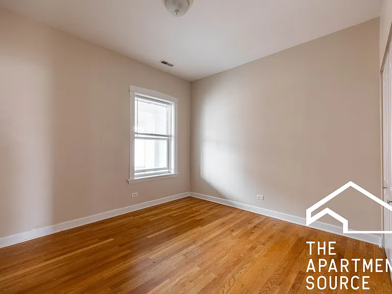 7462 N Greenview Ave #1 — Photo 5