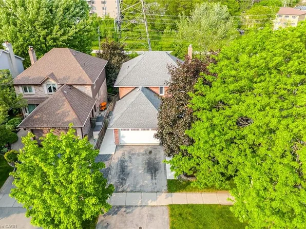 1294 Hammond St, Burlington, ON L7S 2C5