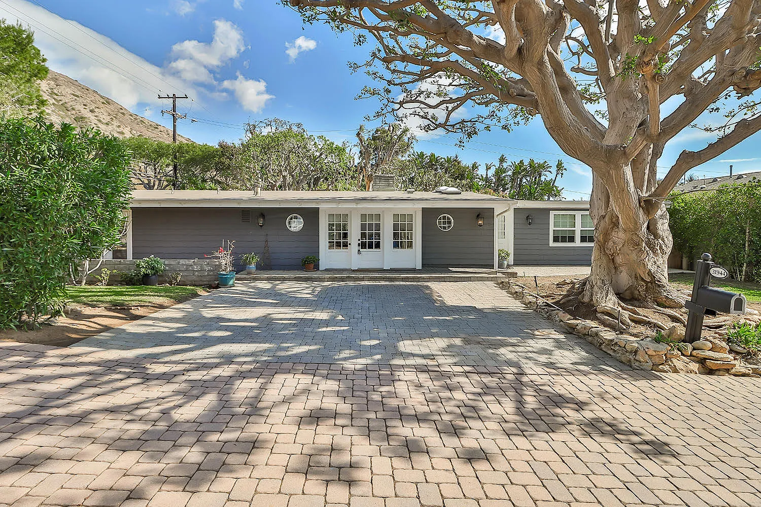 4 bed, 2666 sqft, $15,000 — Photo 1