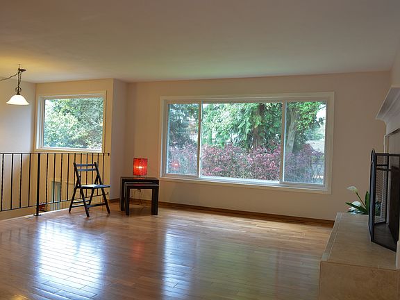 5th image of 16723 Corliss Pl N