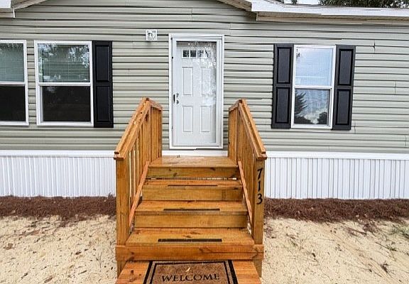 3rd image of 713 NE 3rd St