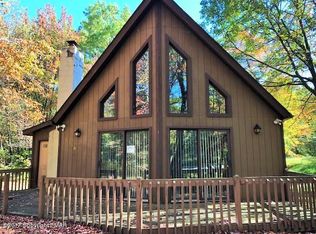 166 Island Dr, Long Pond, PA
