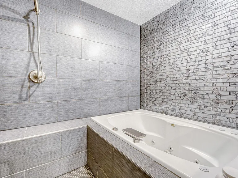8200 Neely Dr #214 — Photo 11
