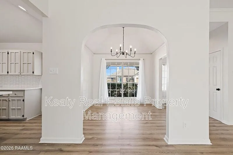 3 bed, 2.0 bath, 1643 sqft, $2,200 — Photo 4