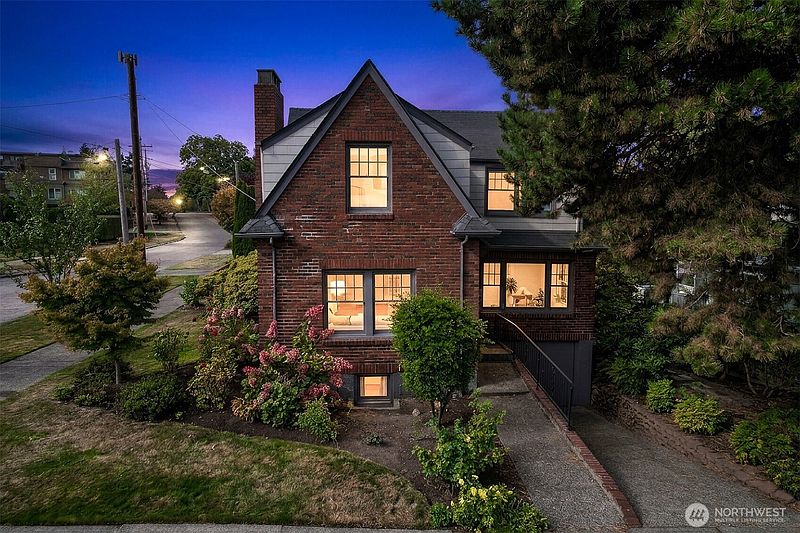 3rd image of 1443 Palm Avenue SW