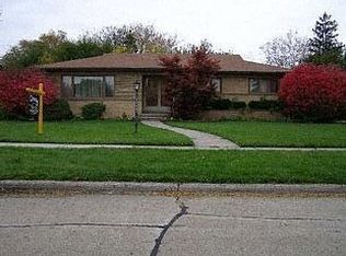25237 Prairie Dr, Southfield, MI 48075