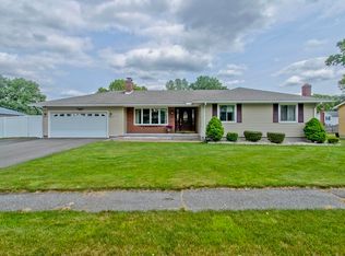 65 Savory Dr, Chicopee, MA 01020