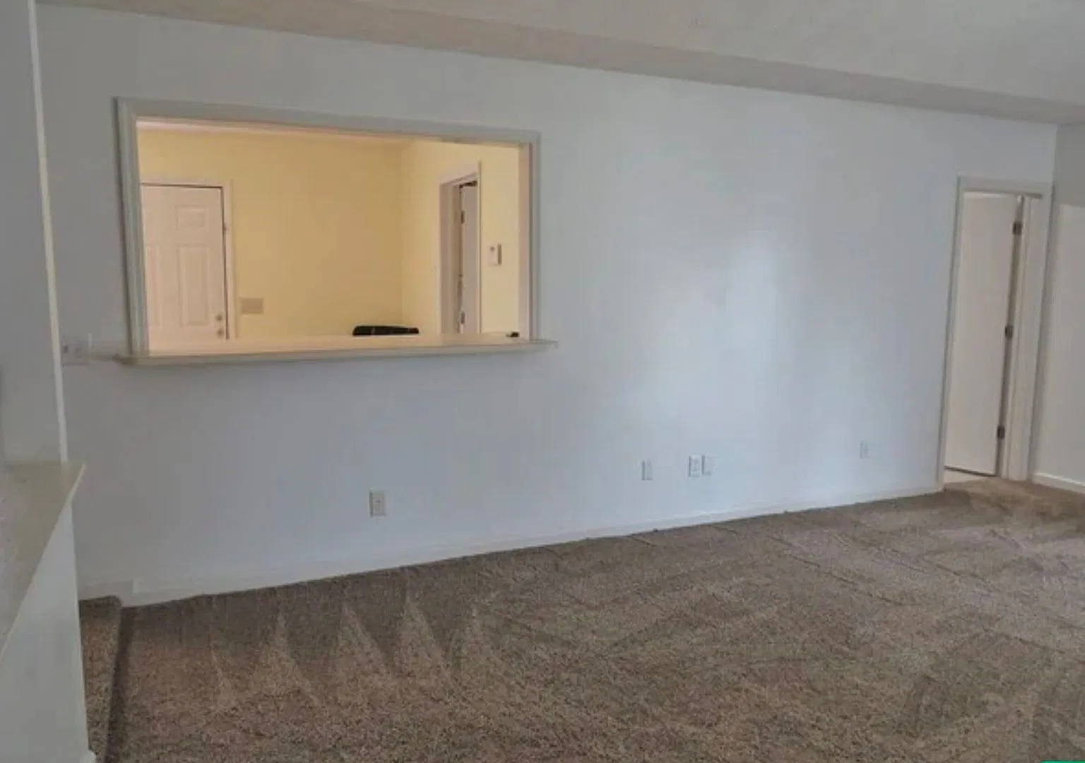Centrally Located, 3Bedrooms 2 Baths fenced yard — Photo 4