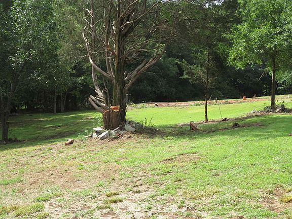 3rd image of 580 Sunny Acres Rd