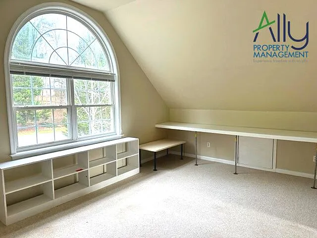 1003 Wintergreen Ln — Photo 3