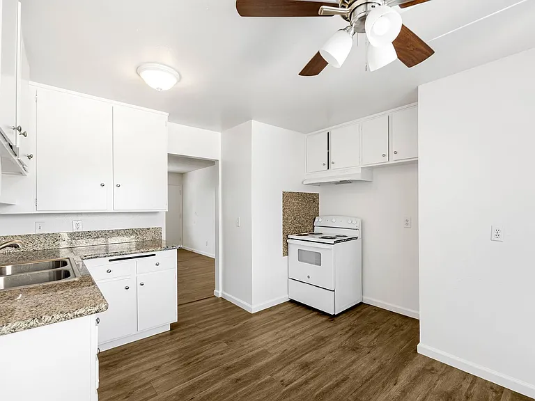 10600 Poplar St — Photo 2