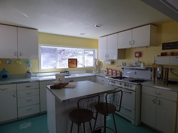 5th image of 759 Tulip Dr