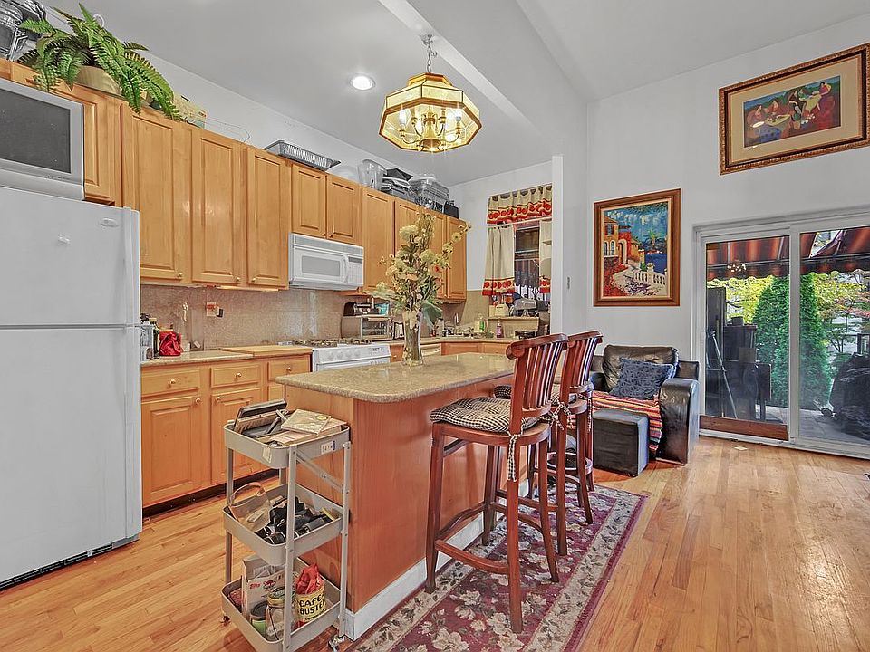 1st image of 152 W 121st St