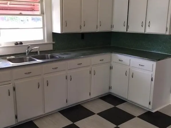 402 E 11th St, Washington, NC 27889