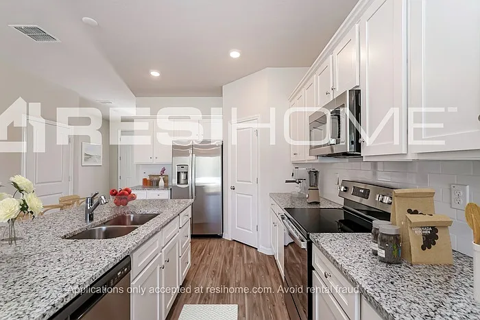28447 Wave Crest Pl — Photo 13