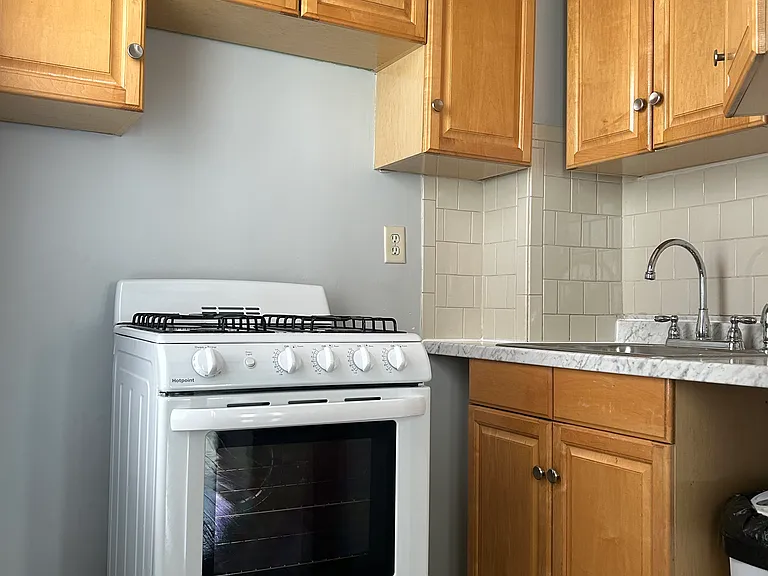172 Hathaway St #1E — Photo 6