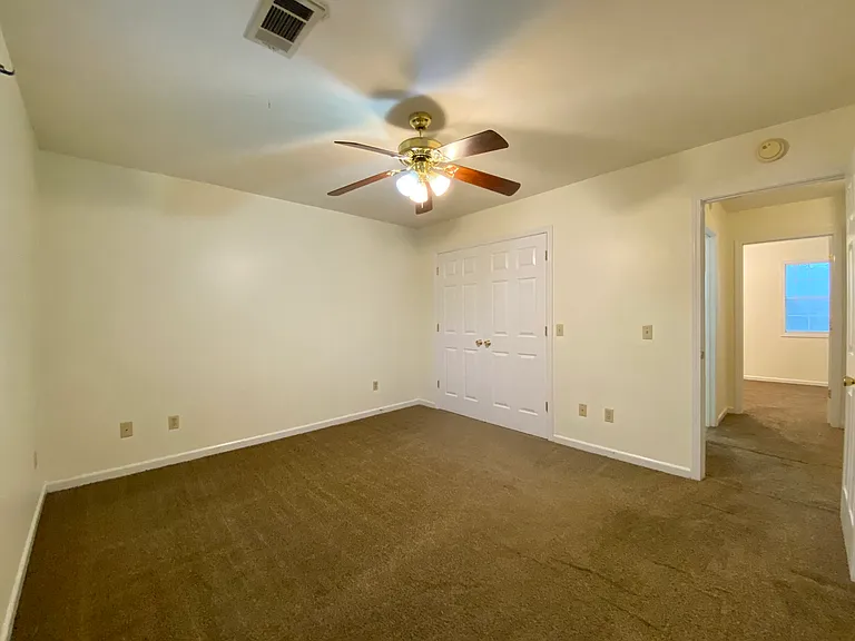 129 N College St — Photo 13