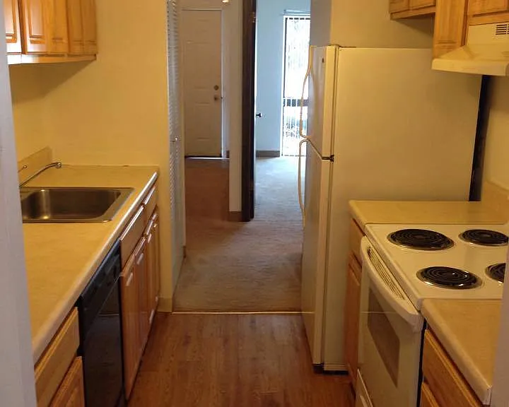 Maiden Square Apartments — Photo 38