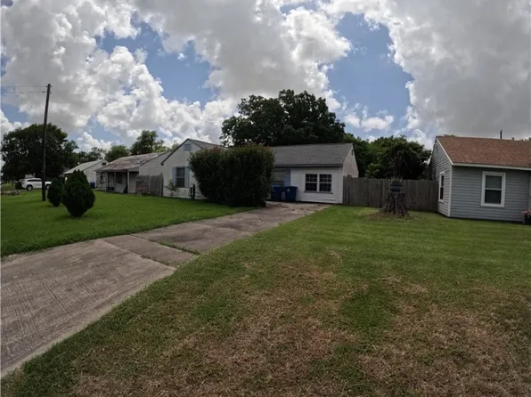 119 Runnels St, Point Comfort, TX 77978
