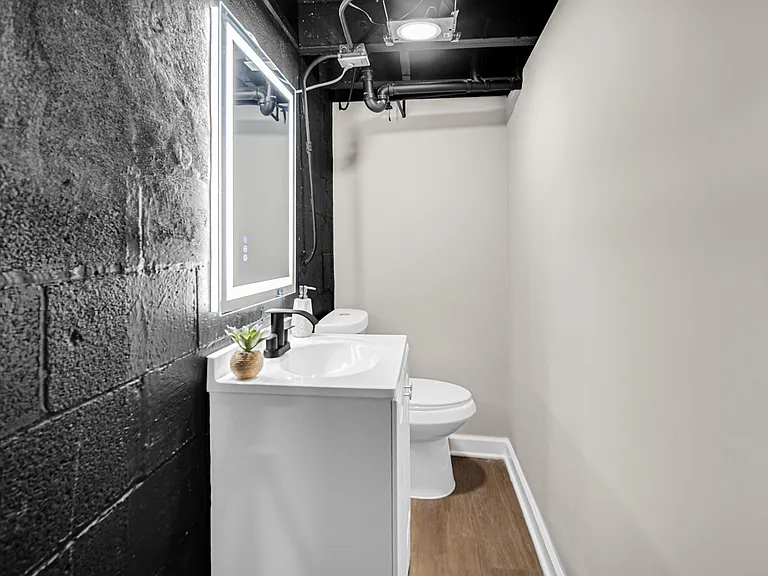 7339 Jefferson Ave — Photo 16