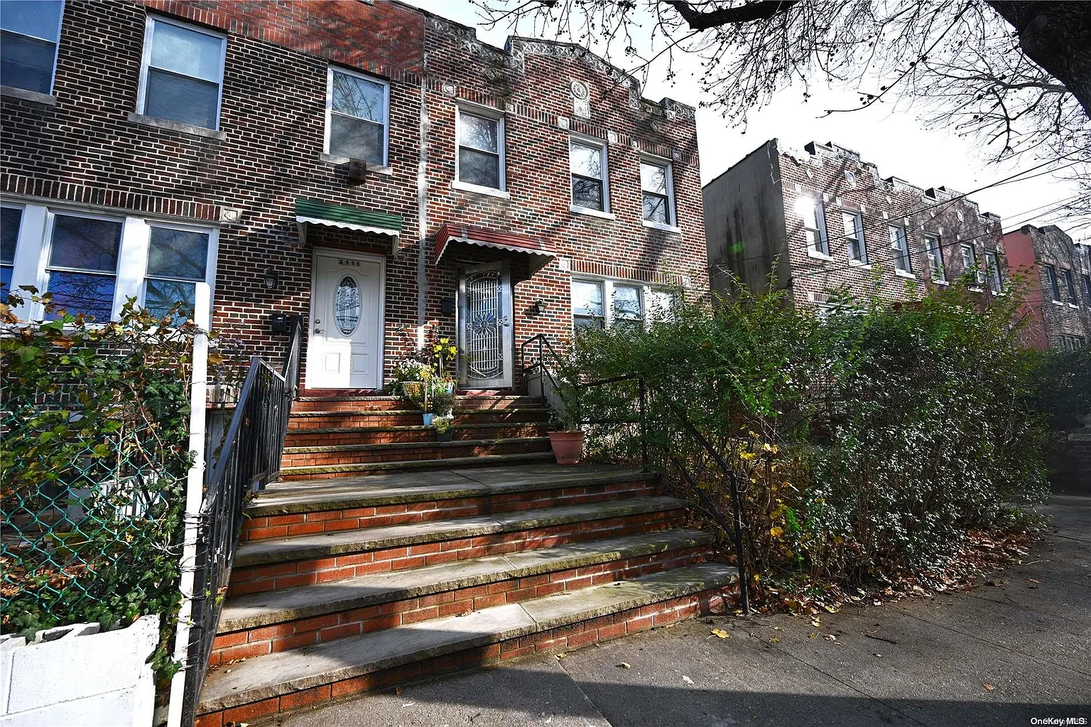 31-15 98 Street photo 1