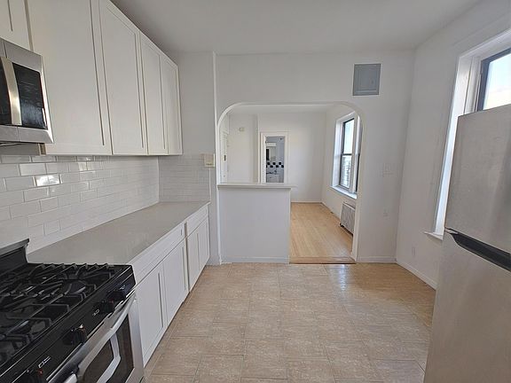 2nd image of 32-22 41st St Unit 4C