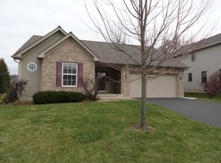 465 Yorkshire Dr, Sycamore, IL 60115