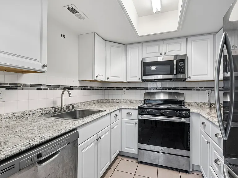 608 S 500 W #2 — Photo 4