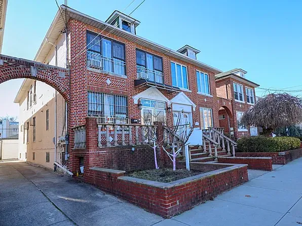 978 Bay Ridge Pkwy, Brooklyn, NY 11228